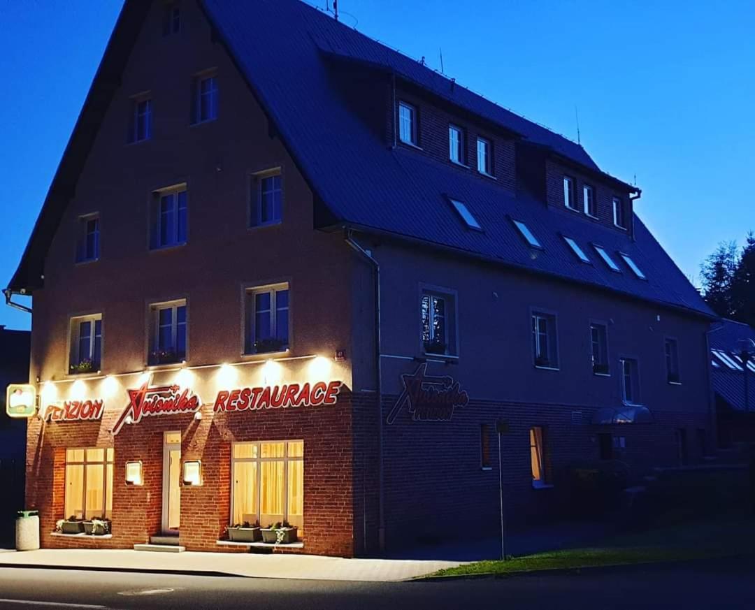Restaurant & Penzion Avionika Kovářská エクステリア 写真