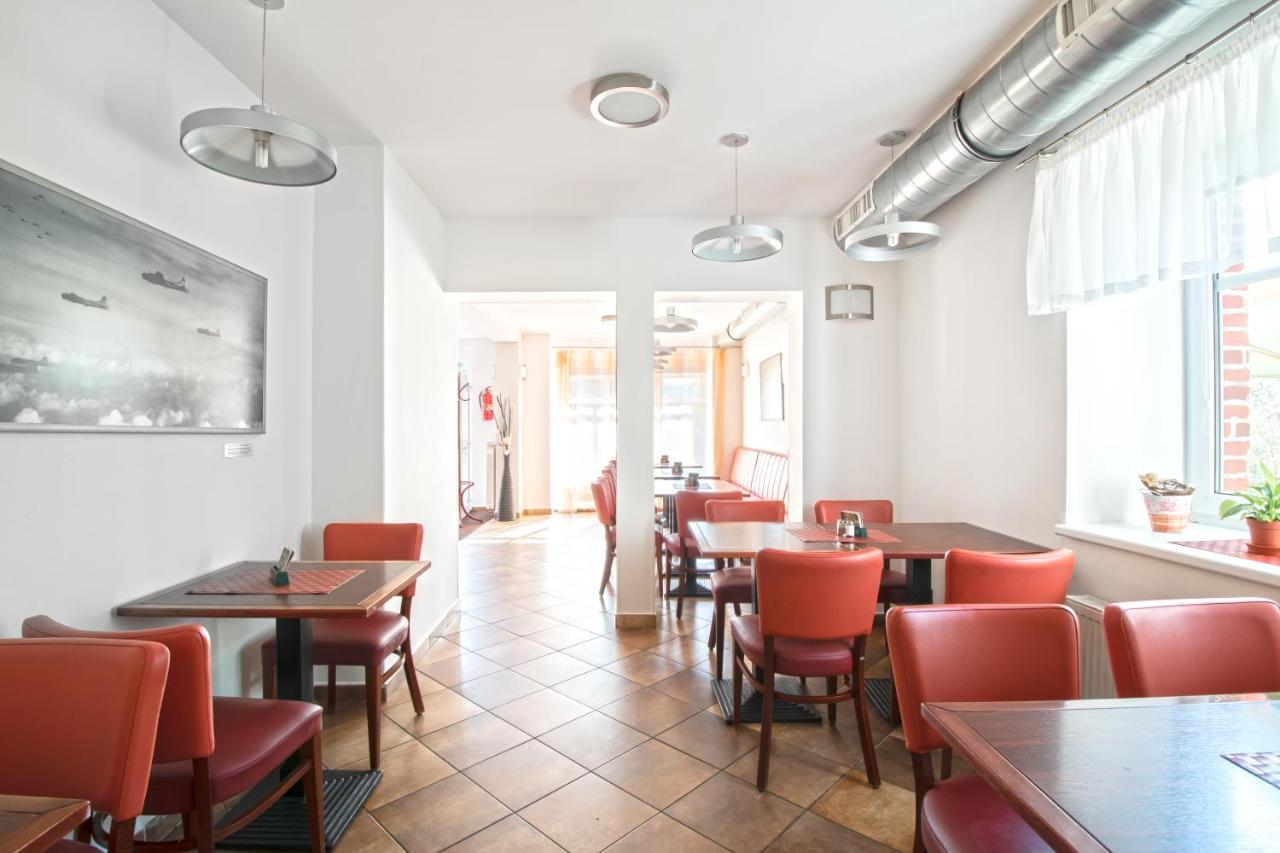 Restaurant & Penzion Avionika Kovářská エクステリア 写真