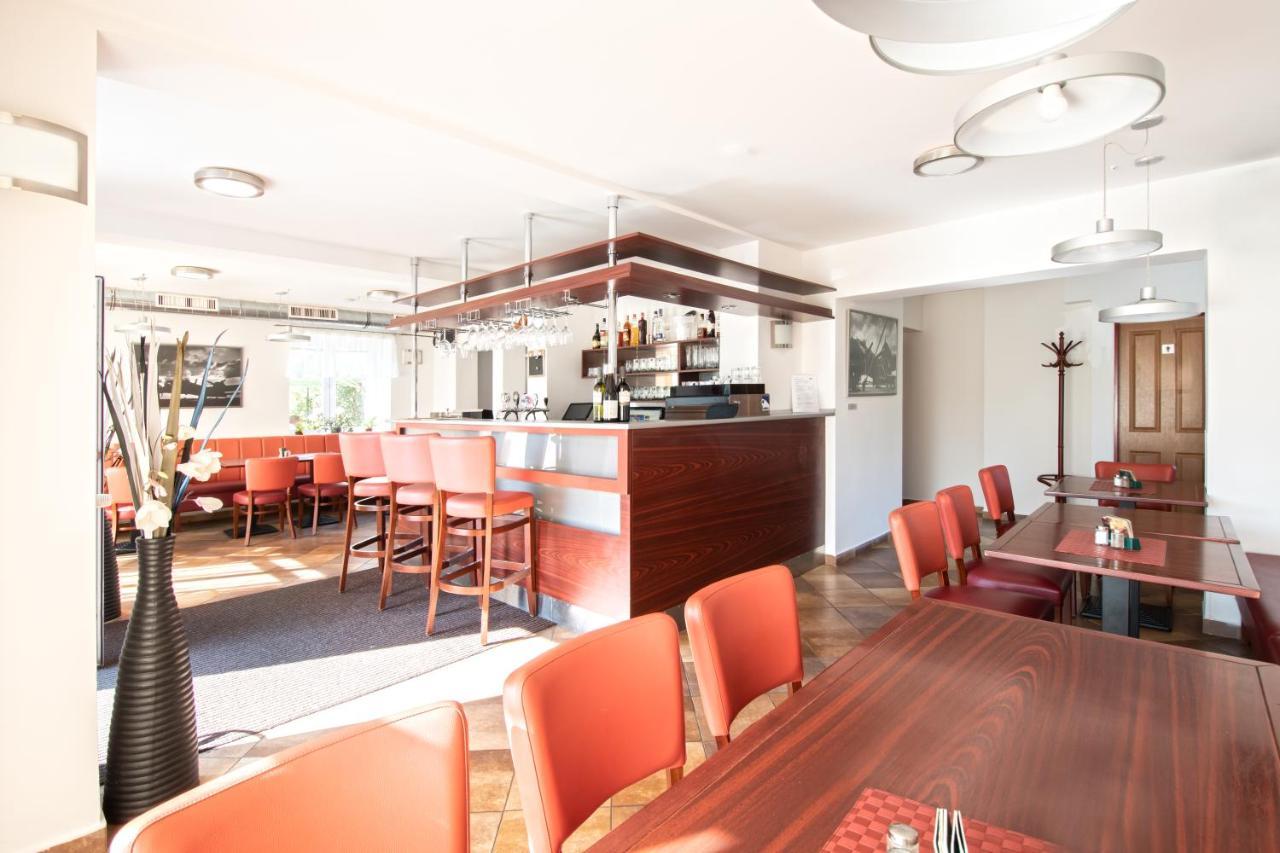 Restaurant & Penzion Avionika Kovářská エクステリア 写真