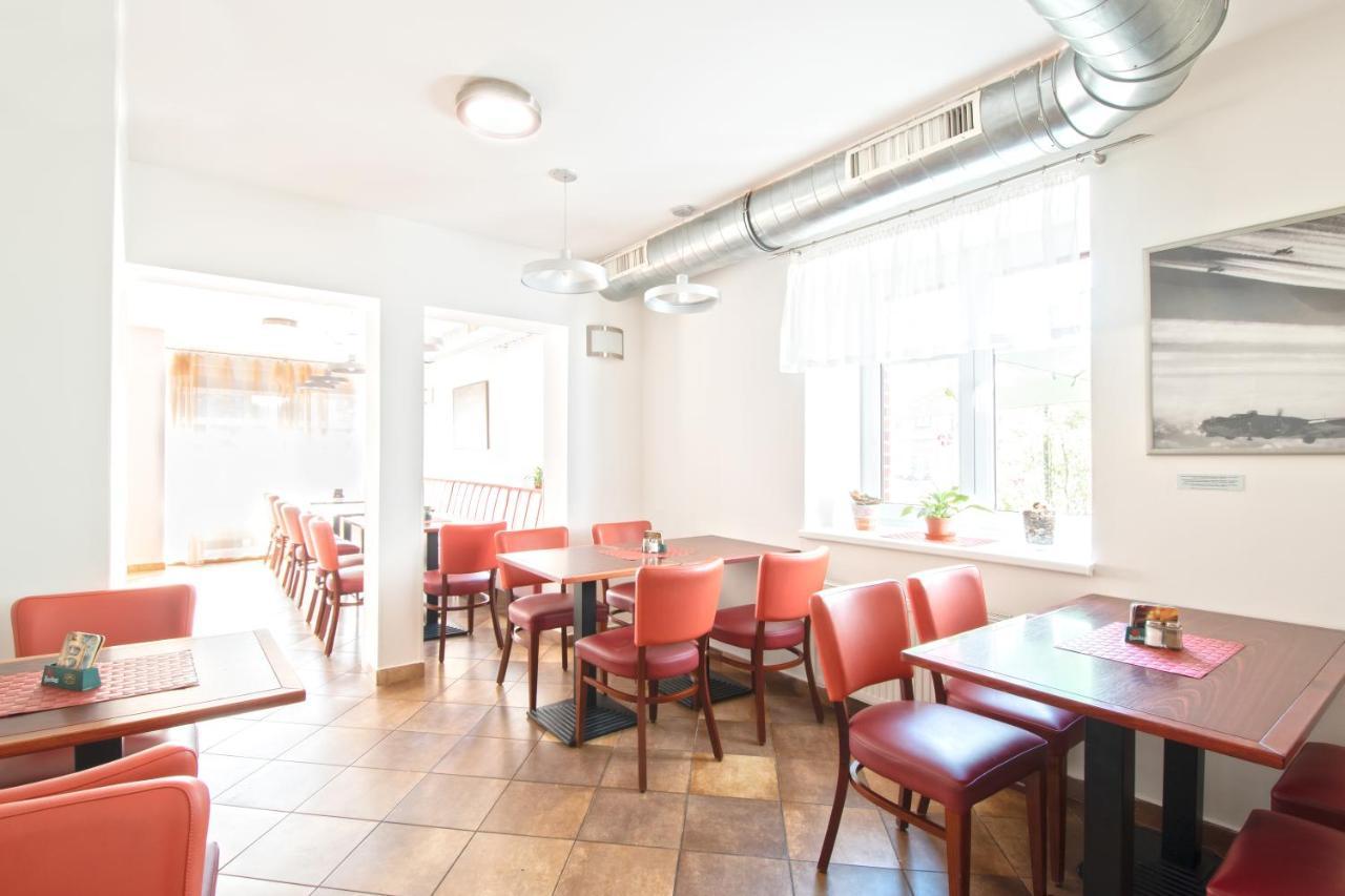Restaurant & Penzion Avionika Kovářská エクステリア 写真
