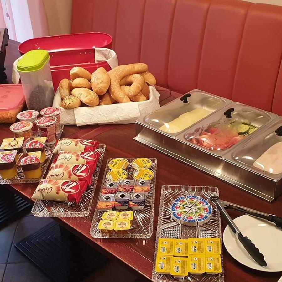 Restaurant & Penzion Avionika Kovářská エクステリア 写真